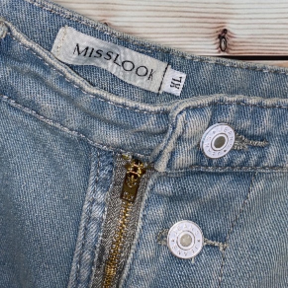 Vintage style light wash denim jean shorts - Picture 4 of 4